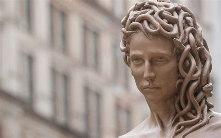 11 Captivating Facts About The Medusa Statue