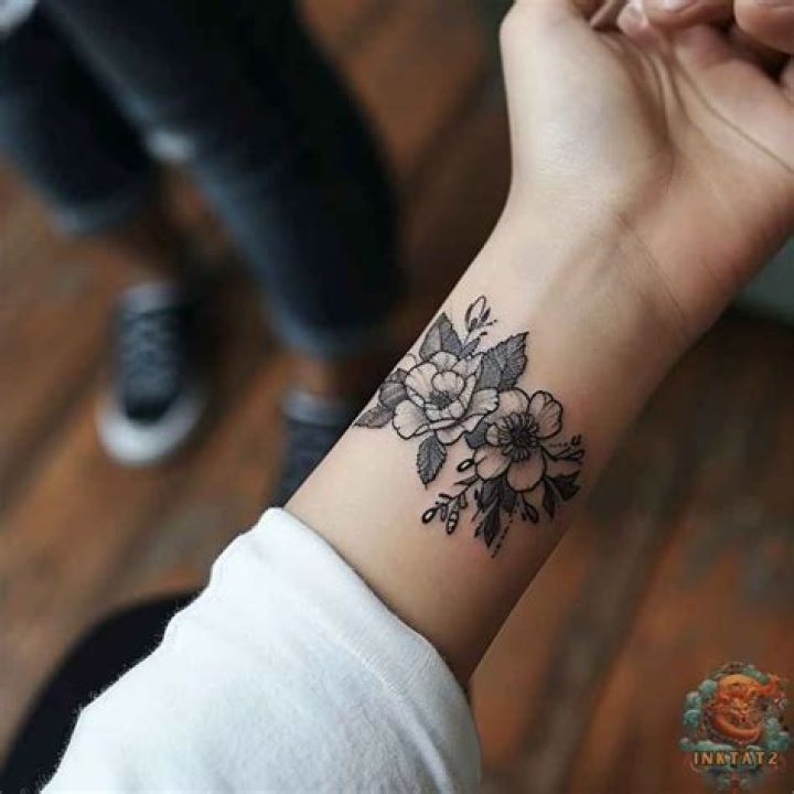30 Cute Wrist Tattoos For Women