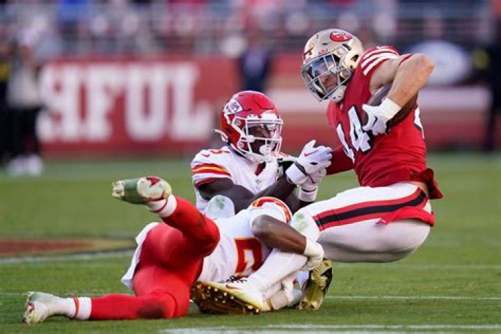49ers fullback Kyle Juszczyk has finger surgery, likely out against the Rams