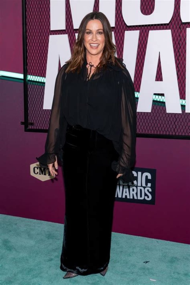 Alanis Morissette Net Worth  - Pulptastic