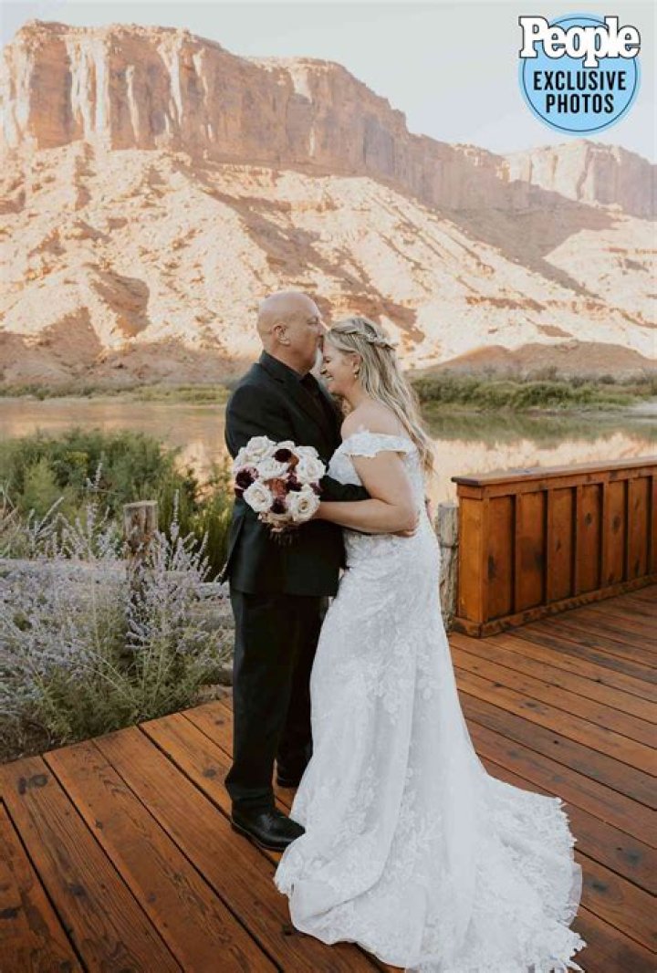 Amy Schumer Photobombed This Couple's Wedding Photos