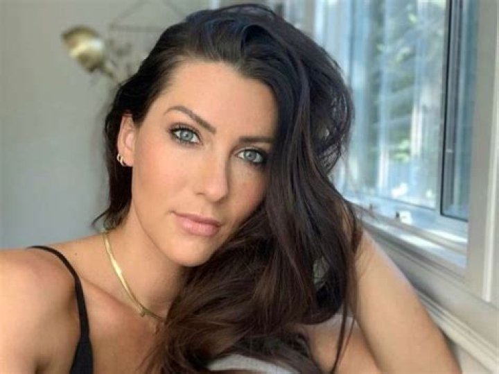 Becca Kufrin Biography, Age, Height, Husband, Net Worth