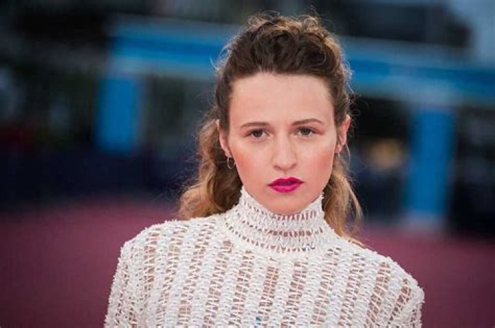Biographie de Christa Theret: tout savoir sur l’actrice de Lol