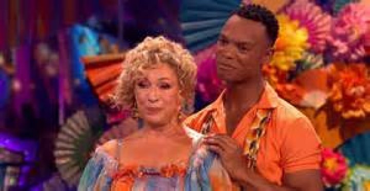 Biography of Alex Kingston