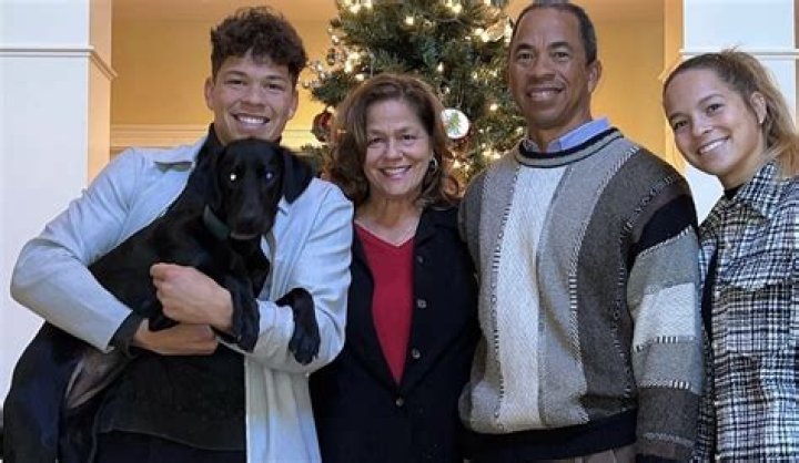 Blake Shelton's Mom Releases Holiday Novel