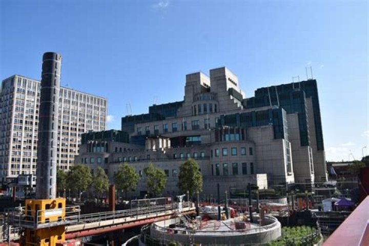 CNN.com - MI6 building 'like a fortress'