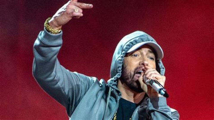 CNN.com - Review: 'The Eminem Show' gets personal