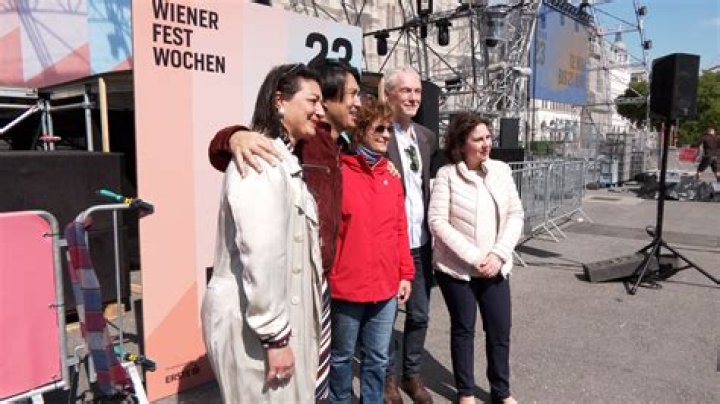 Der Spieler – Frank Castorf exerziert bei den Wiener Festwochen die Lust am Spielen und Verspielen