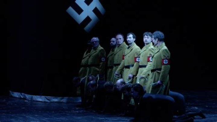 Die Möwe – Jan Bosses Tschechow-Inszenierung am Burgtheater Wien als großes Projektions-Spiel