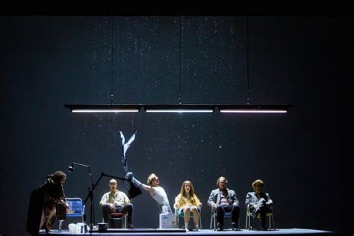 Die Ratten – Am Bonner Theater verlegt Lukas Langhoff Gerhart Hauptmanns Milieustück in die Berliner Republik