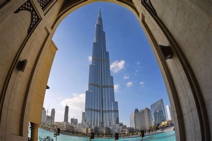 Does Emirates Provide Hotel For Long Layover?