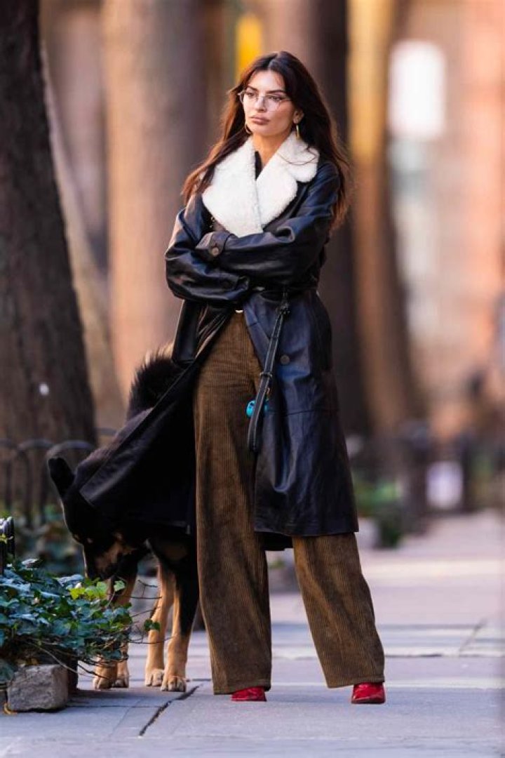 Emily Ratajkowski Made These Quintessential Grandpa Pants Look Cool