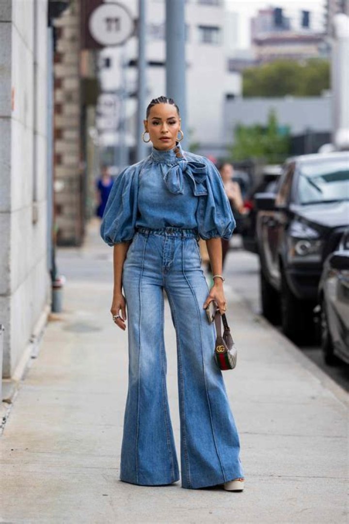 Eva Longoria Just Wore My Favorite Ultra-Flattering Denim Trend