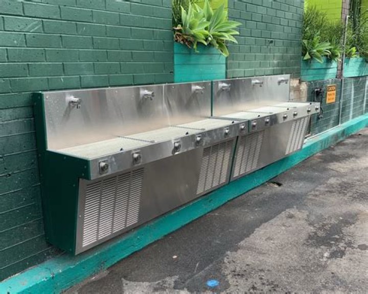 Finding Drinking Fountains in Hotels: A Guide to Hydration Stations for Guests