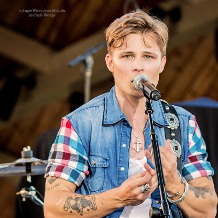 Frankie Ballard
