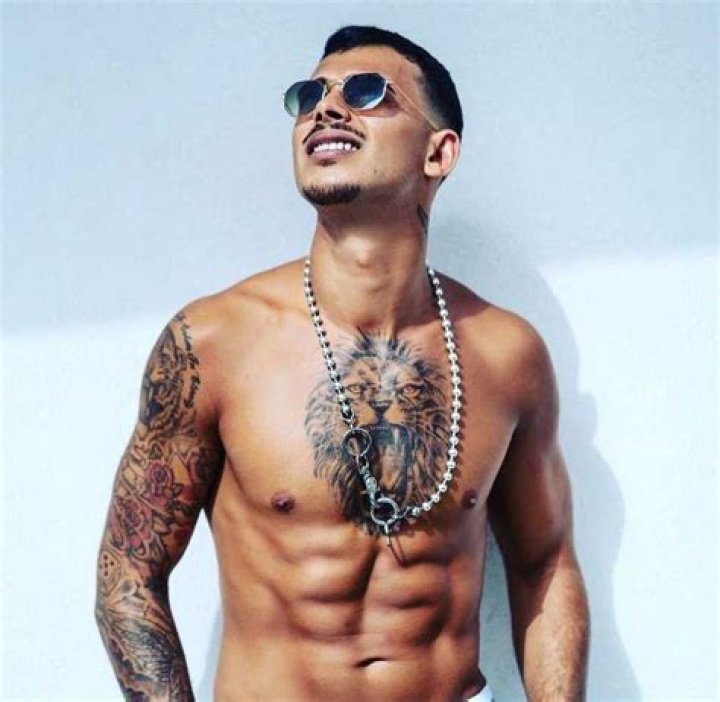 Greg Yega en couple ? Les amours du candidat de téléréalité