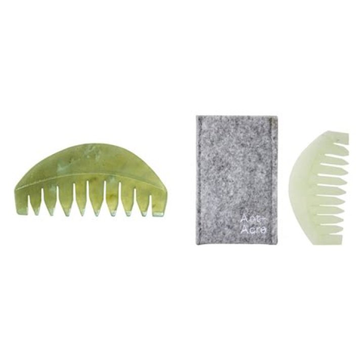 How to Use a Gua Sha On Your Scalp for Hair Growth