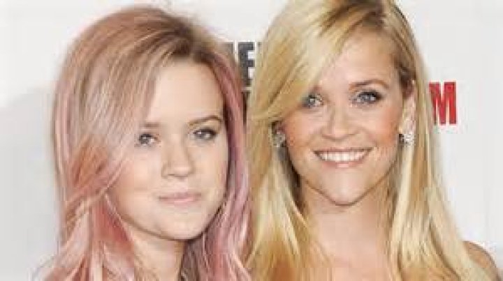 I Lived Like Reese Witherspoon for a Week and All I Got Was This Ham