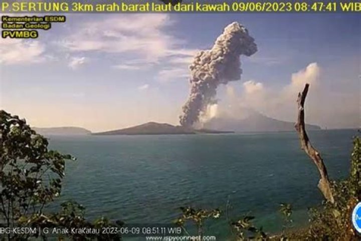 Indonesia's Anak Krakatau Erupts 3-Kilometer Ash to the Sky