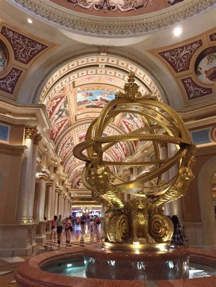  INSIDE The World’s Busiest Hotel – The Venetian Palazzo complex! Mon 21 January 2019 11:29 Helen Williams 