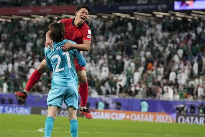 Iran first into Asian Cup quarterfinals; Iraqis snatch last-gasp win