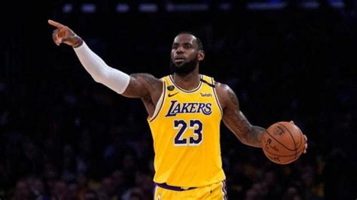 Is LeBron James left handed: Lakers star reveals why he shoots with his right-hand