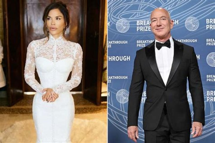 Jeff Bezos Girlfriend Lauren Sanchez Was Snapped Shirtless on Yacht
