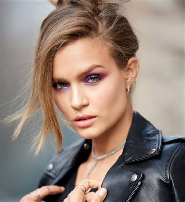 Josephine Skriver Biography, Wiki, Age, Height, Family