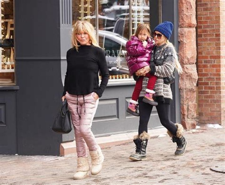 Kate Hudson Wore Boots With a Surprising Winter Accessory