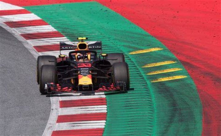 Kerbs F1: What is the use of kerbs in F1; what is a sausage kerb?