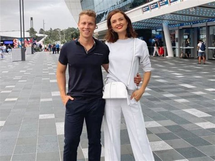 Laura Henshaw Net Worth 