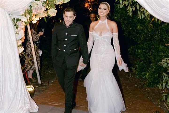  Lele Pons is clearly her boyfriend Guaynaa’s Chica Ideal in 2022 Thu 21 July 2022 13:48 Helen Williams 