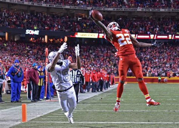 Marcus Peters’ West Oakland energy quickly spreading at Raiders training camp