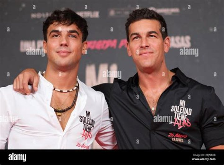 Mario Casas habla sobre 'Mi soledad tiene alas': "La gente sale tocada"