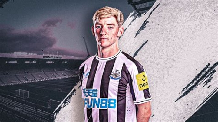 Newcastle agree to sign Anthony Gordon from Everton for initial £40m fee