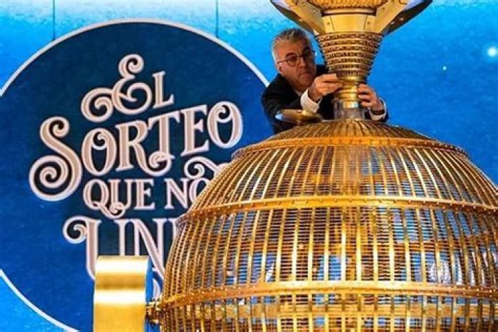 ¿Por qué se celebra con champán si te ha tocado la Lotería de Navidad?