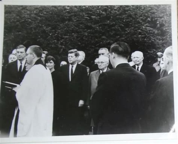 Roosevelt Hicks – Metropolitan Funeral