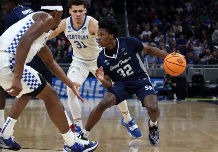 Saint Peter’s has a new coach and a mostly new roster, but the Peacocks still want to fly