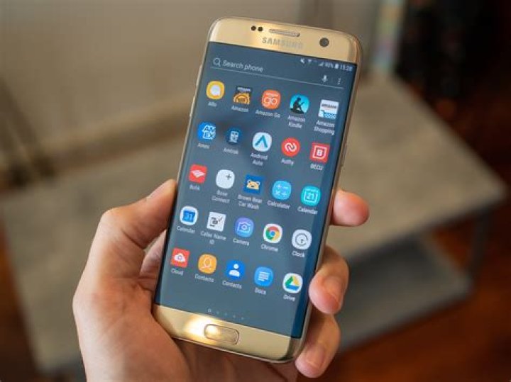 Samsung rolling out an update to the Galaxy S7 shouldn't be celebrated — it should be the norm