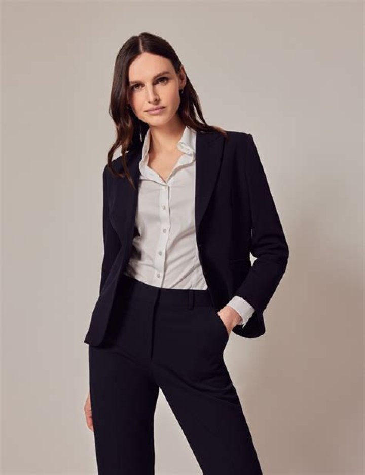See Actresses Who Wore Blazers and Collared Dresses