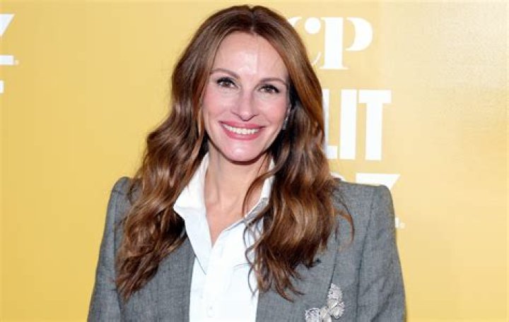 Shoppers Call This Julia Roberts-Worn Blurring Primer Cashmere in a Pump