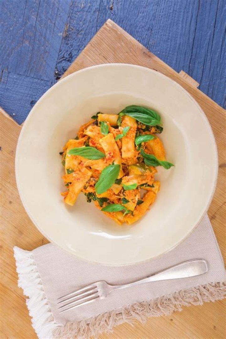 Slow-Cooker Cheesy Pasta Bake With Zucchini, Carrots and Spinach | Recipe