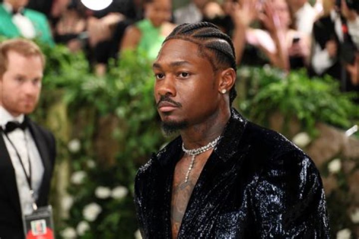 Stefon Diggs responds to brother Trevon's suggestion to seek a trade