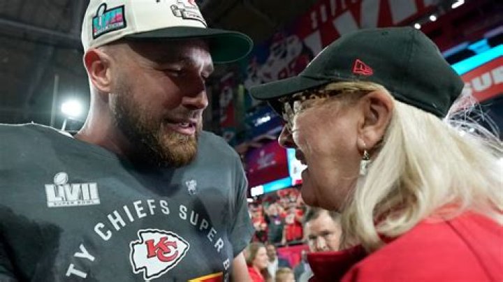 Super Bowl 2023: Donna Kelce comforts Jason, celebrates Travis