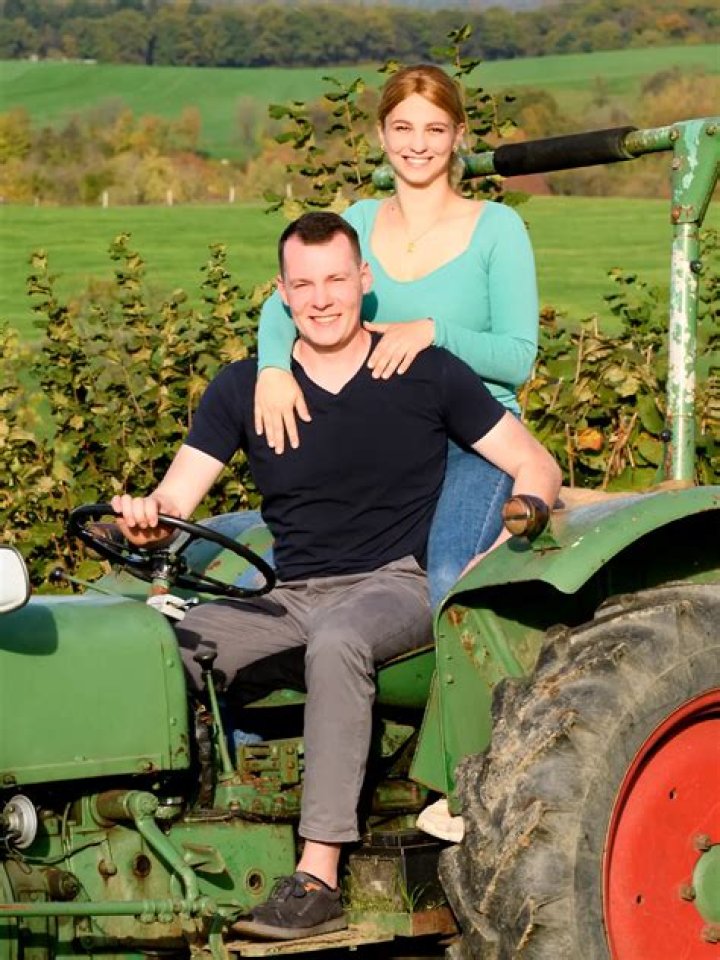 Superman ist tot – Holger Schober und Dominik Günther loten Liebe, Sucht und Realitätsflucht aus