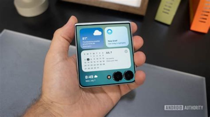 The Galaxy Z Flip 4 could be getting this year's best processor
