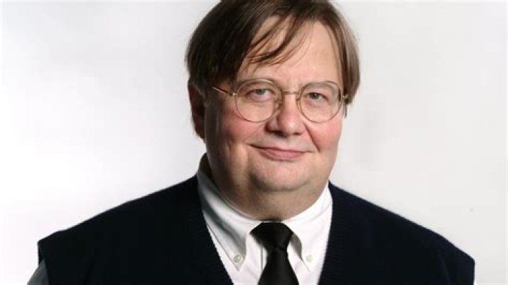 	Tom Shales, Pulitzer Prize-Winning TV Critic, Dies at 79	