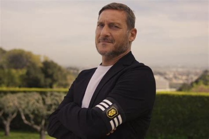 ¡Totti regresa al fútbol! El eterno capitán de la Roma liderará a Italia en el Mundial de la Kings League