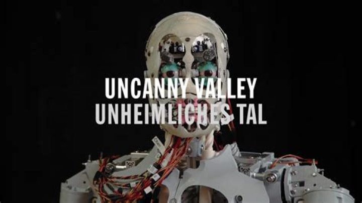 Unheimliches Tal/Uncanny Valley – Die Münchner Kammerspiele vertrauen zur Spielzeiteröffnung die Frage nach dem Wesen des Menschen einem Humanoiden an