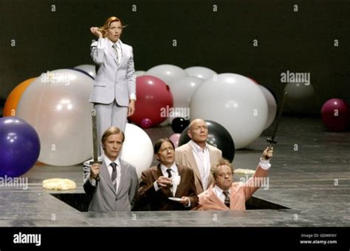 Verkommenes Ufer / Medeamaterial / Landschaft mit Argonauten / Mommsens Block – Dimiter Gotscheff geht Heiner Müller am Deutschen Theater Berlin pathetisch an